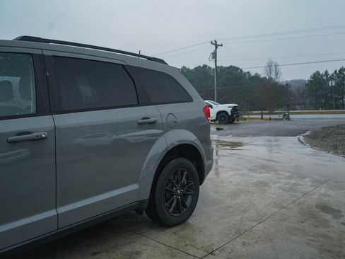 Used 2020 Dodge Journey SE w/ Blacktop Package image 29