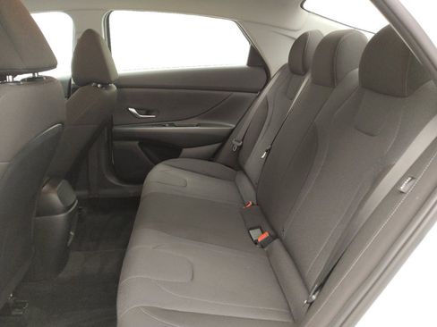 Used 2025 Hyundai Elantra SE FWD image 18