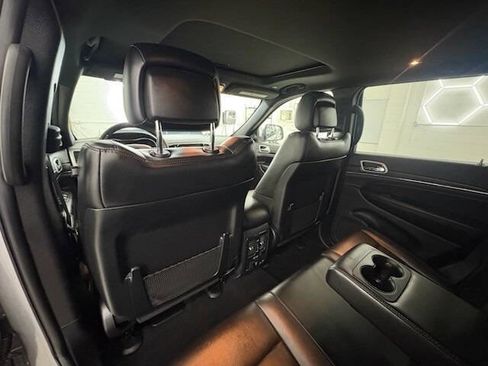Used 2020 Jeep Grand Cherokee Limited image 16