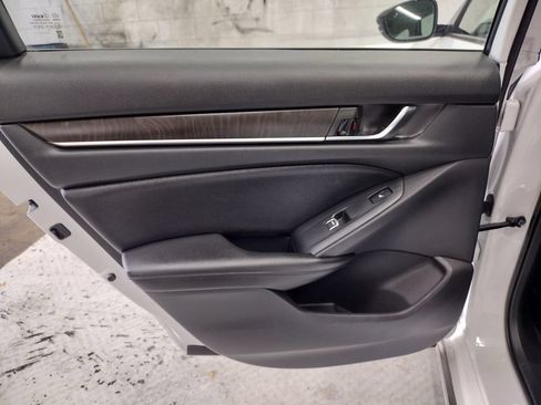 Used 2020 Honda Accord Touring image 39