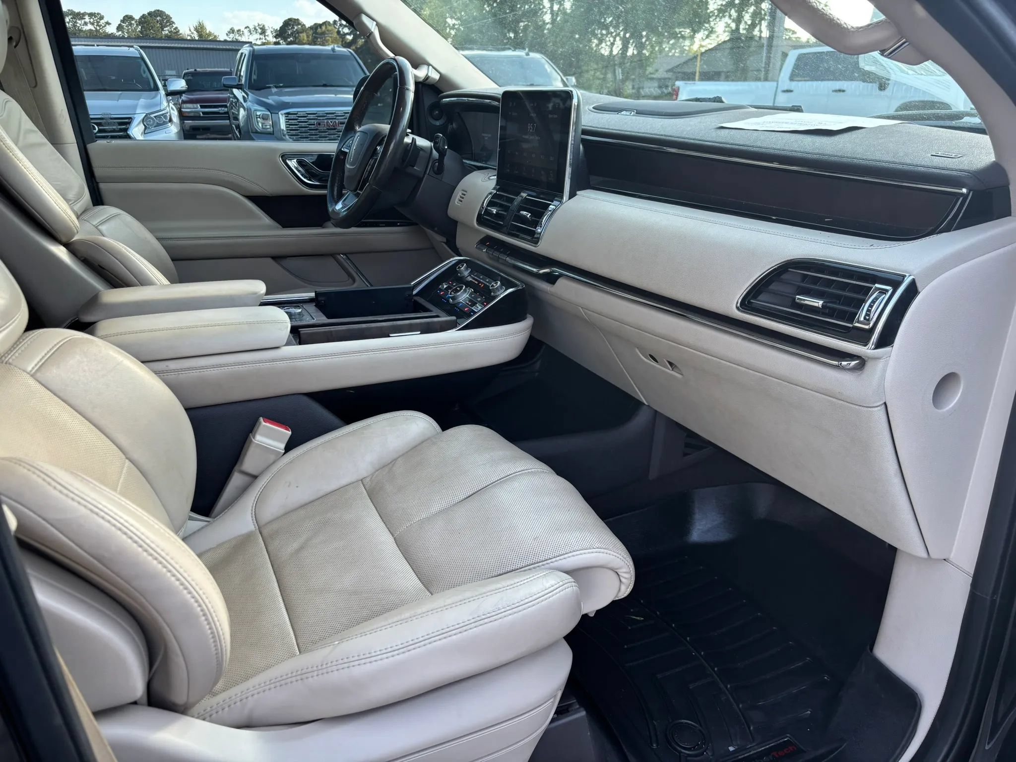 Used 2020 Lincoln Navigator Reserve AWD/4WD image 24