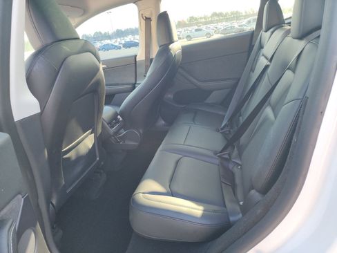 Used 2022 Tesla Model Y Long Range image 19