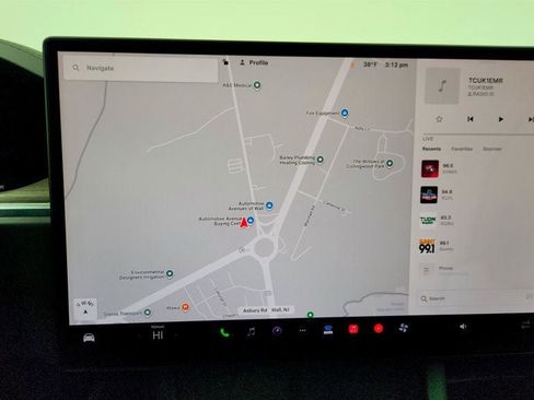 Used 2022 Tesla Model X image 23