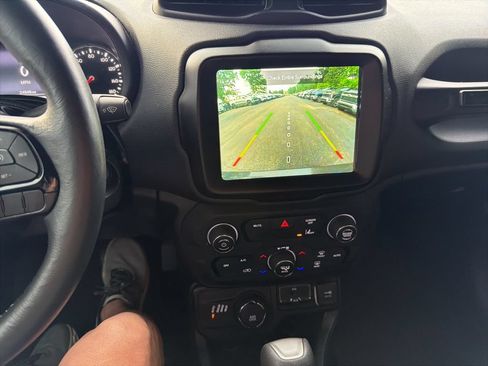Used 2021 Jeep Renegade Latitude AWD/4WD image 12