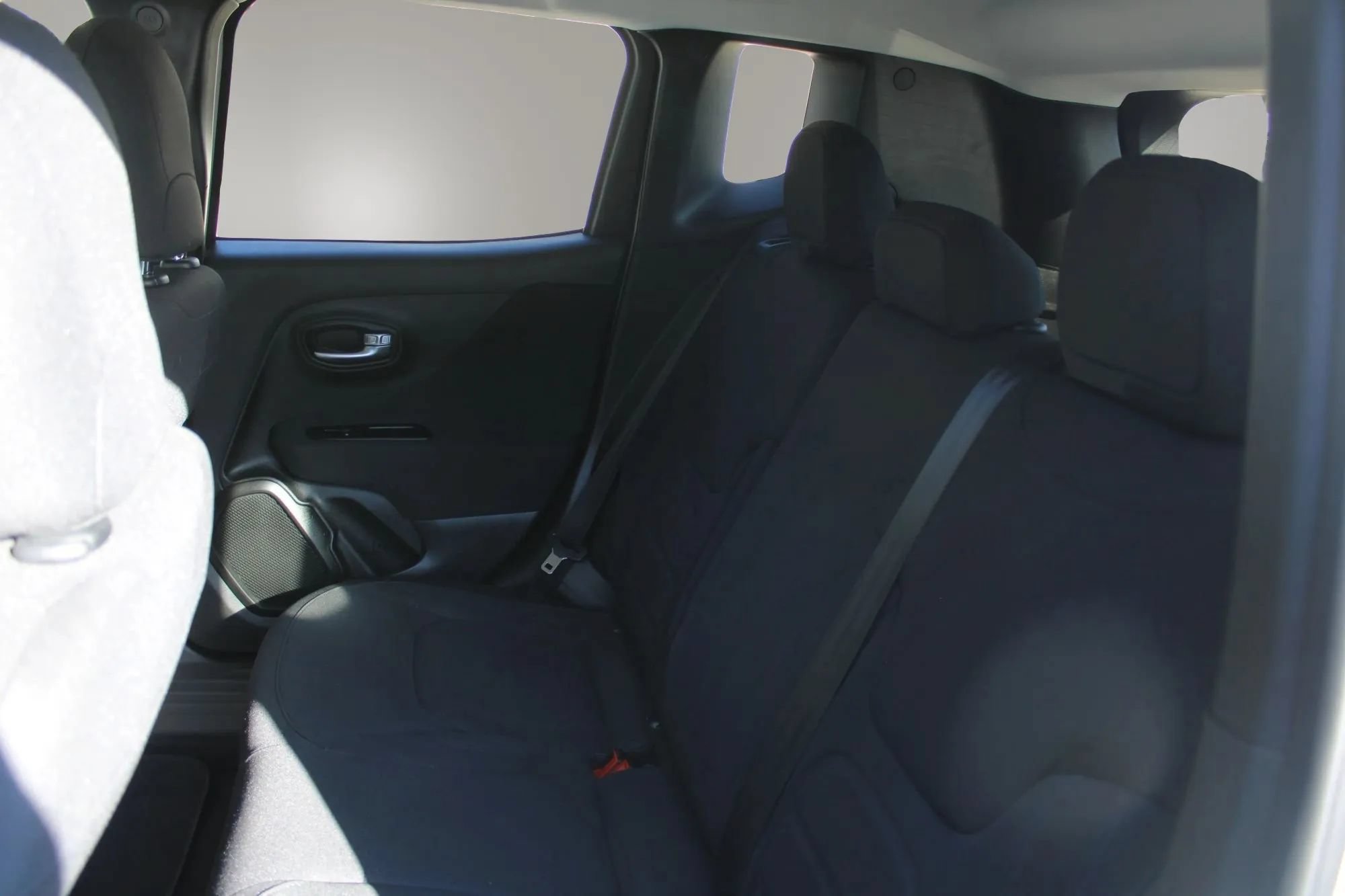 Used 2019 Jeep Renegade Latitude FWD image 19