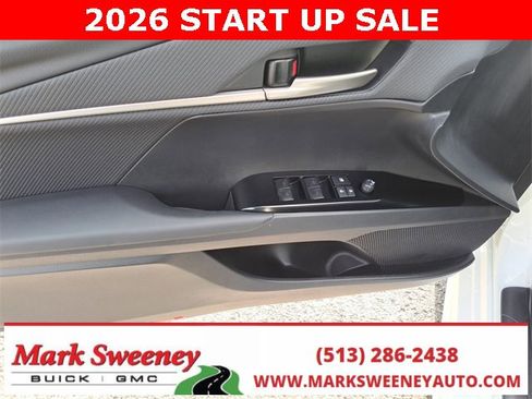 Used 2025 Toyota Camry SE image 15