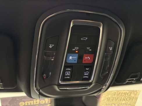 Used 2023 Jeep Grand Cherokee Altitude AWD/4WD image 32