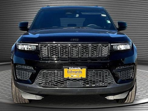 Used 2023 Jeep Grand Cherokee Altitude image 2