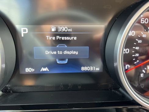 Used 2022 Kia Carnival SX image 3