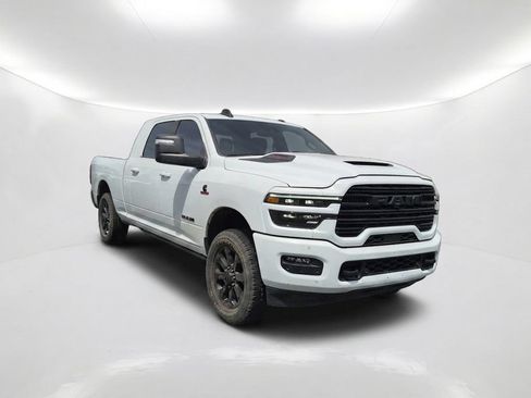 Used 2025 RAM 2500 Laramie AWD/4WD image 3