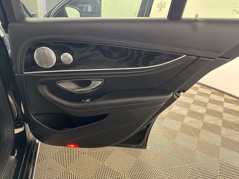 Used 2019 Mercedes-Benz E 300 4MATIC image 24