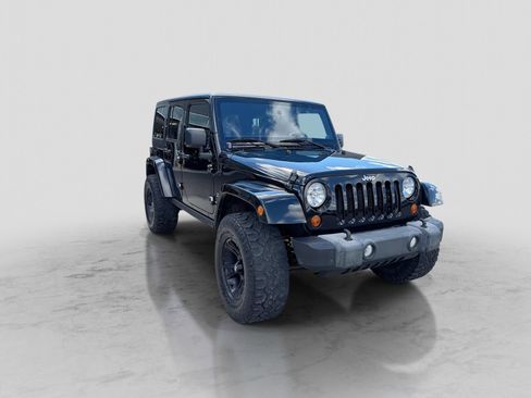 Used 2013 Jeep Wrangler Unlimited Sahara w/ Connectivity Group AWD/4WD image 9