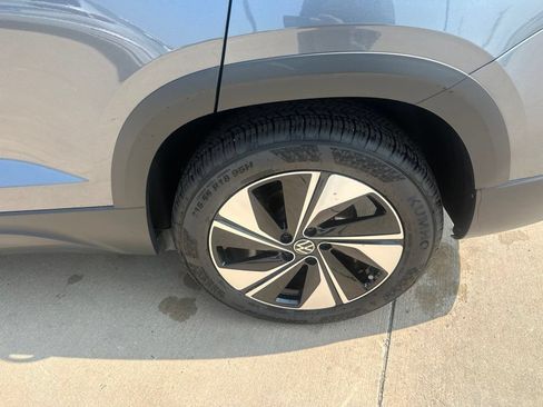 Used 2026 Volkswagen Taos SE AWD/4WD image 9