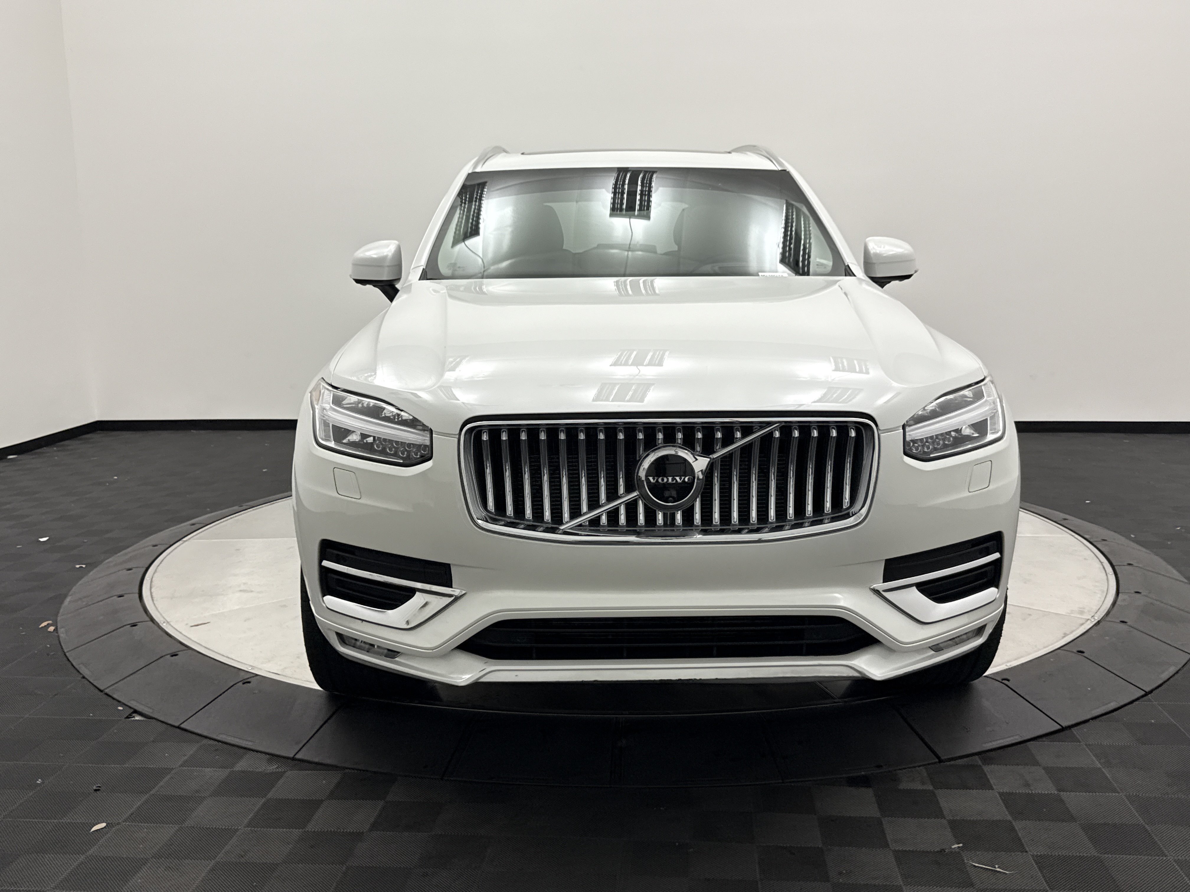 Certified 2024 Volvo XC90 B6 Ultimate w/ Protection Package Premier AWD/4WD image 2