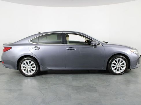 Used 2014 Lexus ES 300h w/ Luxury Package w/Bamboo Trim image 14