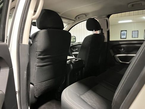 Used 2018 Nissan Titan SV w/ SV Convenience Package image 9