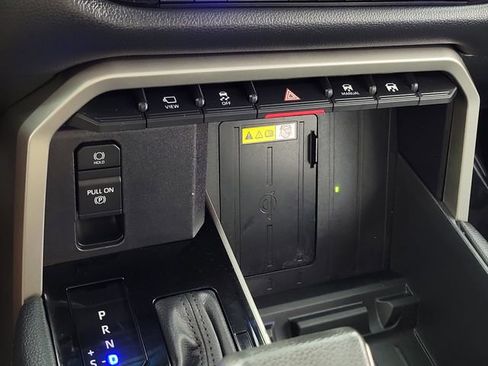 Used 2023 Toyota Tundra Limited AWD/4WD image 30