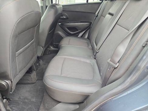 Used 2022 Chevrolet Trax LT w/ LT Convenience Package FWD image 14