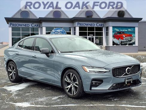 Used 2024 Volvo S60 B5 Core image 1
