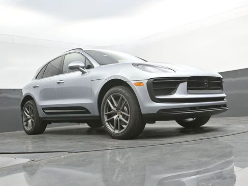 New 2026 Porsche Macan AWD/4WD image 42