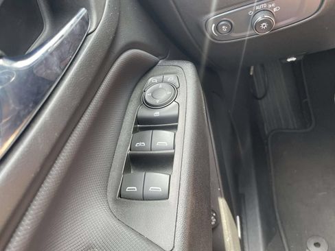 Used 2023 Chevrolet Equinox RS w/ RS Leather Package FWD image 23