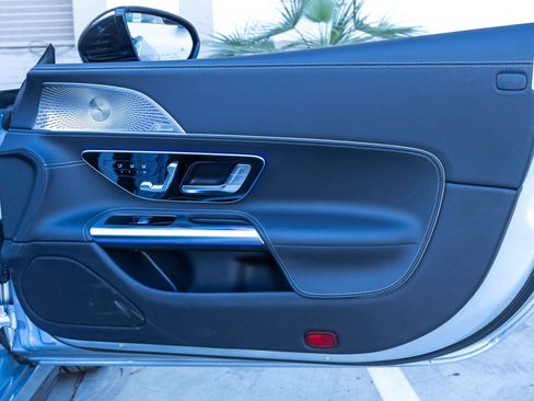 Used 2022 Mercedes-Benz SL 55 AMG 4MATIC image 19