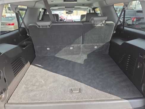 Used 2018 Chevrolet Suburban LT image 41