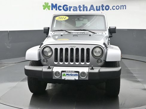 Used 2014 Jeep Wrangler Unlimited Sahara w/ Connectivity Group AWD/4WD image 6