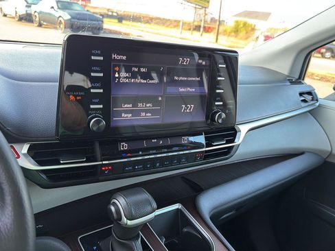 Used 2023 Toyota Sienna XLE FWD image 20