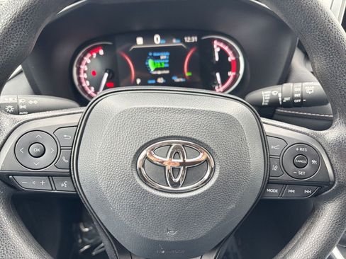 Used 2025 Toyota RAV4 XLE image 28