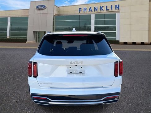 Used 2023 Kia Sorento S w/ Panoramic Sunroof Package image 6