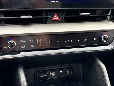 Used 2025 Kia Sportage EX FWD image 22