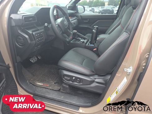 Used 2025 Toyota Tacoma TRD Pro AWD/4WD image 5