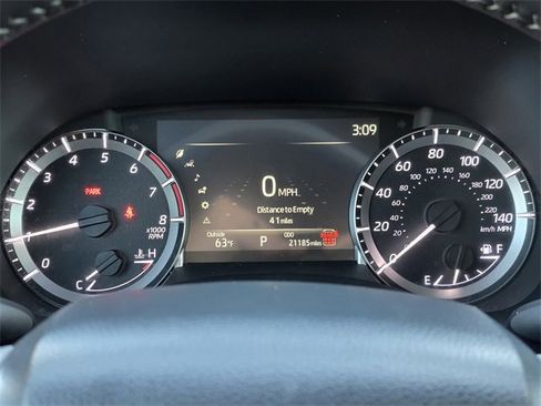 Used 2024 Toyota Highlander LE image 12