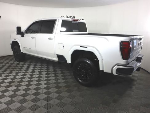 Used 2025 GMC Sierra 3500 Denali image 8