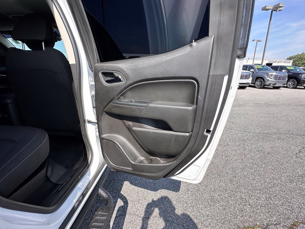 Used 2018 Chevrolet Colorado LT AWD/4WD image 17