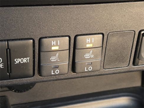 Used 2016 Toyota RAV4 Limited image 21