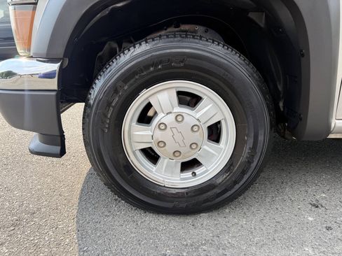 Used 2005 Chevrolet Colorado LS RWD image 22
