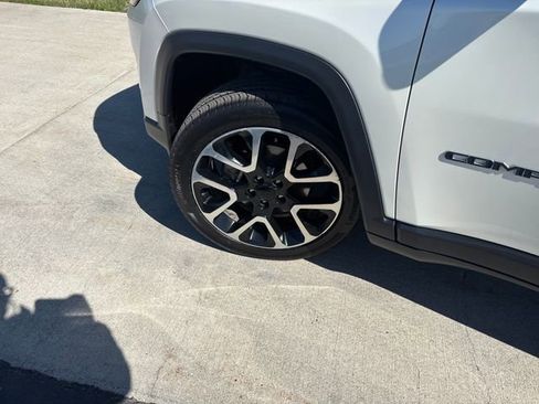 Used 2017 Jeep Compass Limited w/ Navigation Group AWD/4WD image 28