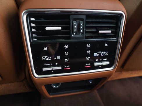 Used 2023 Porsche Cayenne AWD/4WD image 41