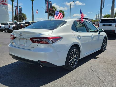 Used 2022 Toyota Camry XLE image 12