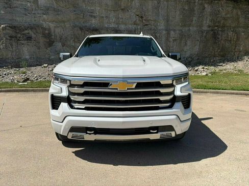 Used 2025 Chevrolet Silverado 1500 High Country w/ High Country Premium Package AWD/4WD image 5