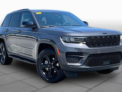 Used 2023 Jeep Grand Cherokee Altitude AWD/4WD image 3