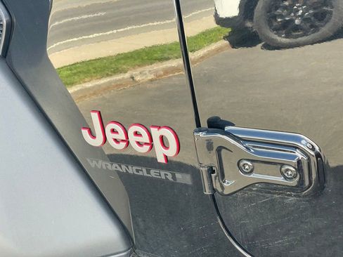 Used 2026 Jeep Wrangler Unlimited Rubicon AWD/4WD image 31