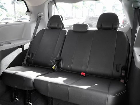 Used 2016 Toyota Sienna SE image 42