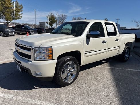 Used 2009 Chevrolet Silverado 1500 LTZ w/ White Diamond Edition image 10