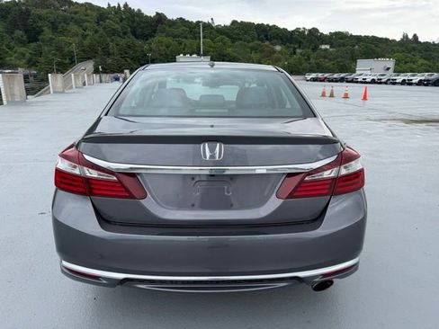 Used 2017 Honda Accord EX image 6