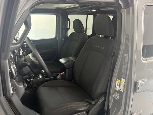 Used 2018 Jeep Wrangler Unlimited Sahara AWD/4WD image 18