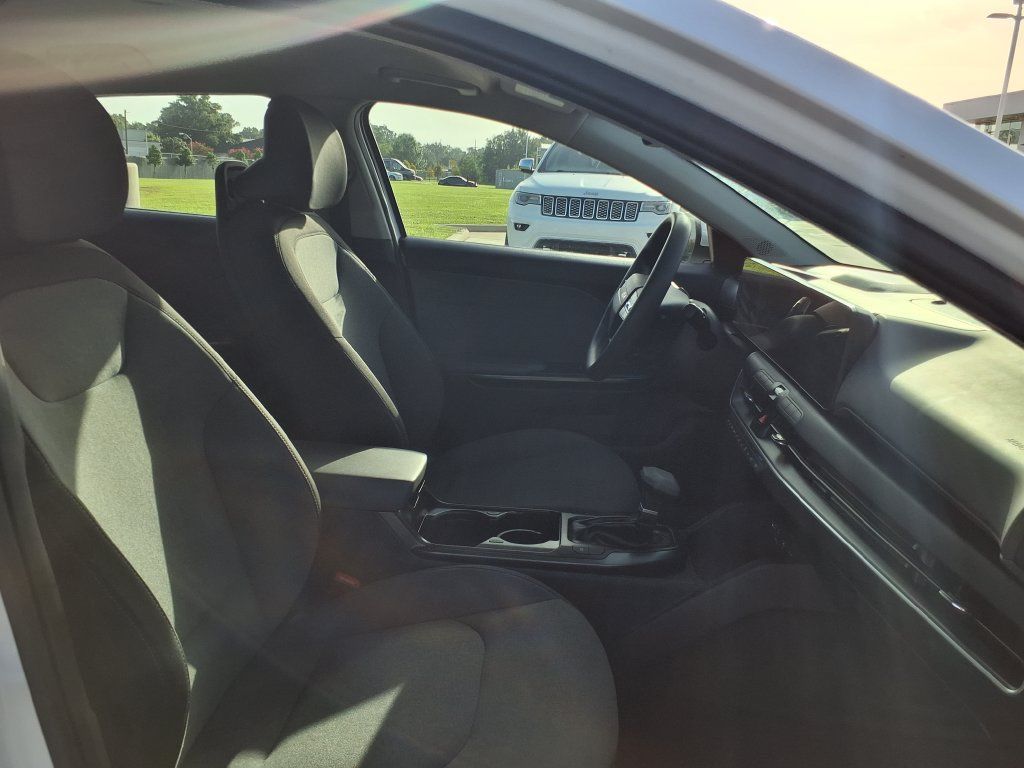 Used 2025 Kia K4 FWD image 18