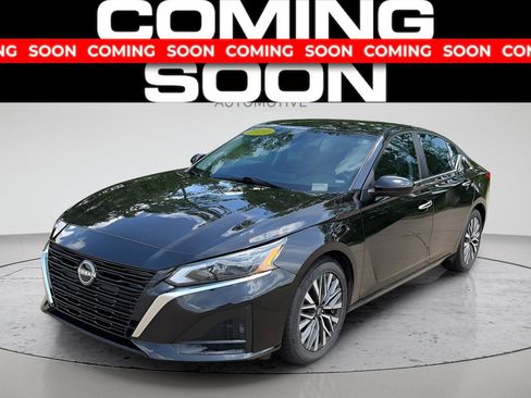 Used 2024 Nissan Altima 2.5 SV FWD image 1